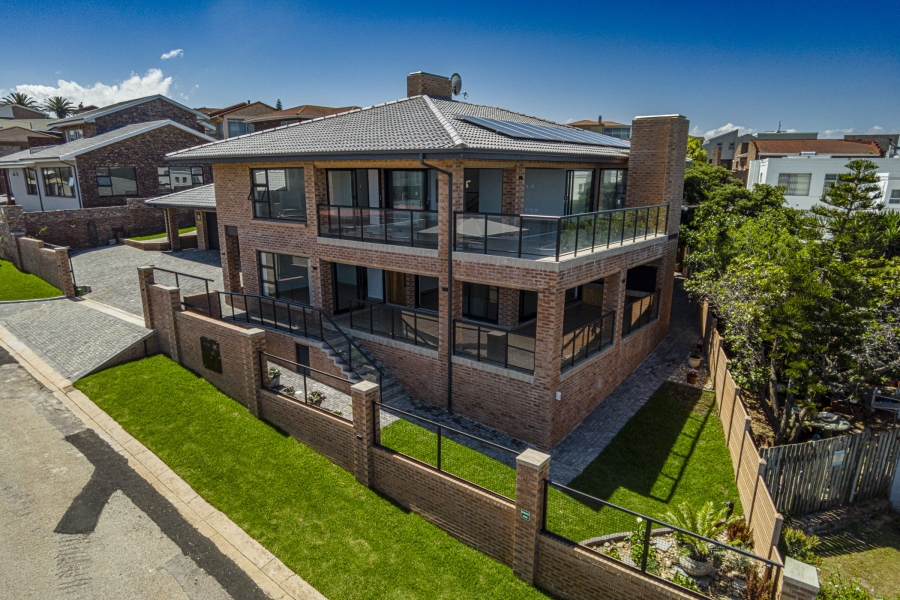 4 Bedroom Property for Sale in Wavecrest Eastern Cape